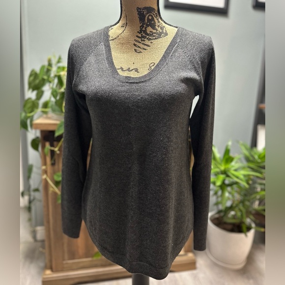 LOFT Sweaters - Loft lightweight gray sweater. Size XS.